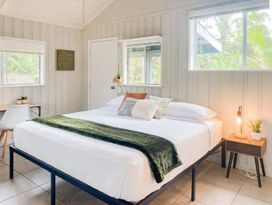 Monstera Bungalow, Spacious, King Bed, Big Kitchen Keaau Екстериор снимка