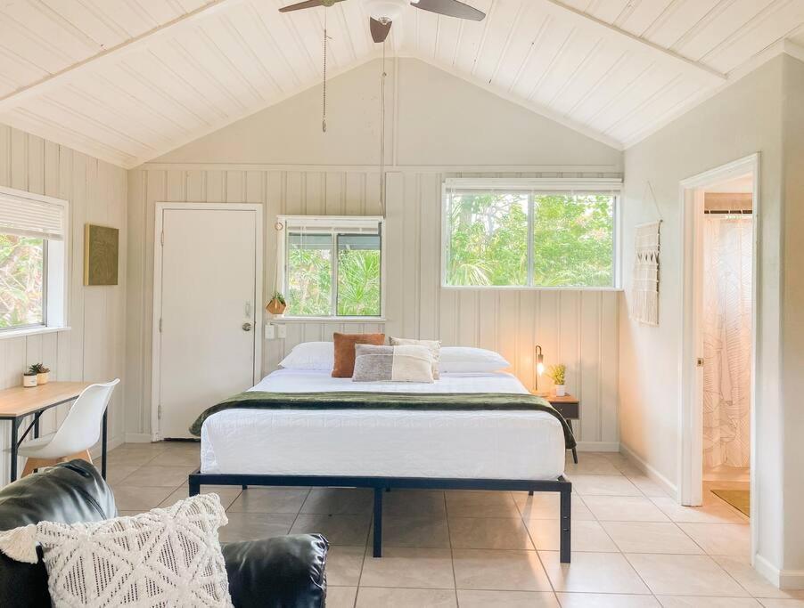 Monstera Bungalow, Spacious, King Bed, Big Kitchen Keaau Екстериор снимка
